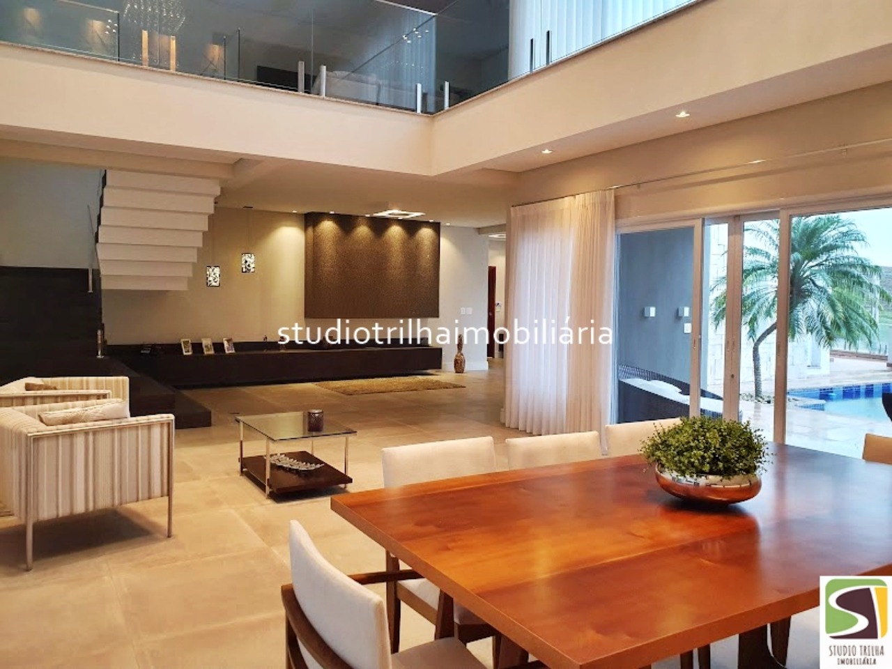 Excelente Mansão, 563m² com 4 Suítes amplas, Varanda Gourmet e Piscina em São José dos Campos - SP