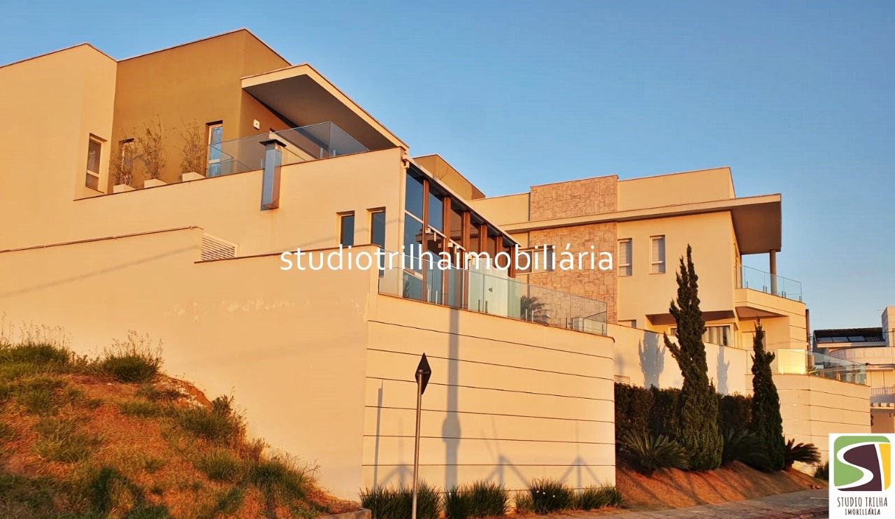 Excelente Mansão, 563m² com 4 Suítes amplas, Varanda Gourmet e Piscina em São José dos Campos - SP