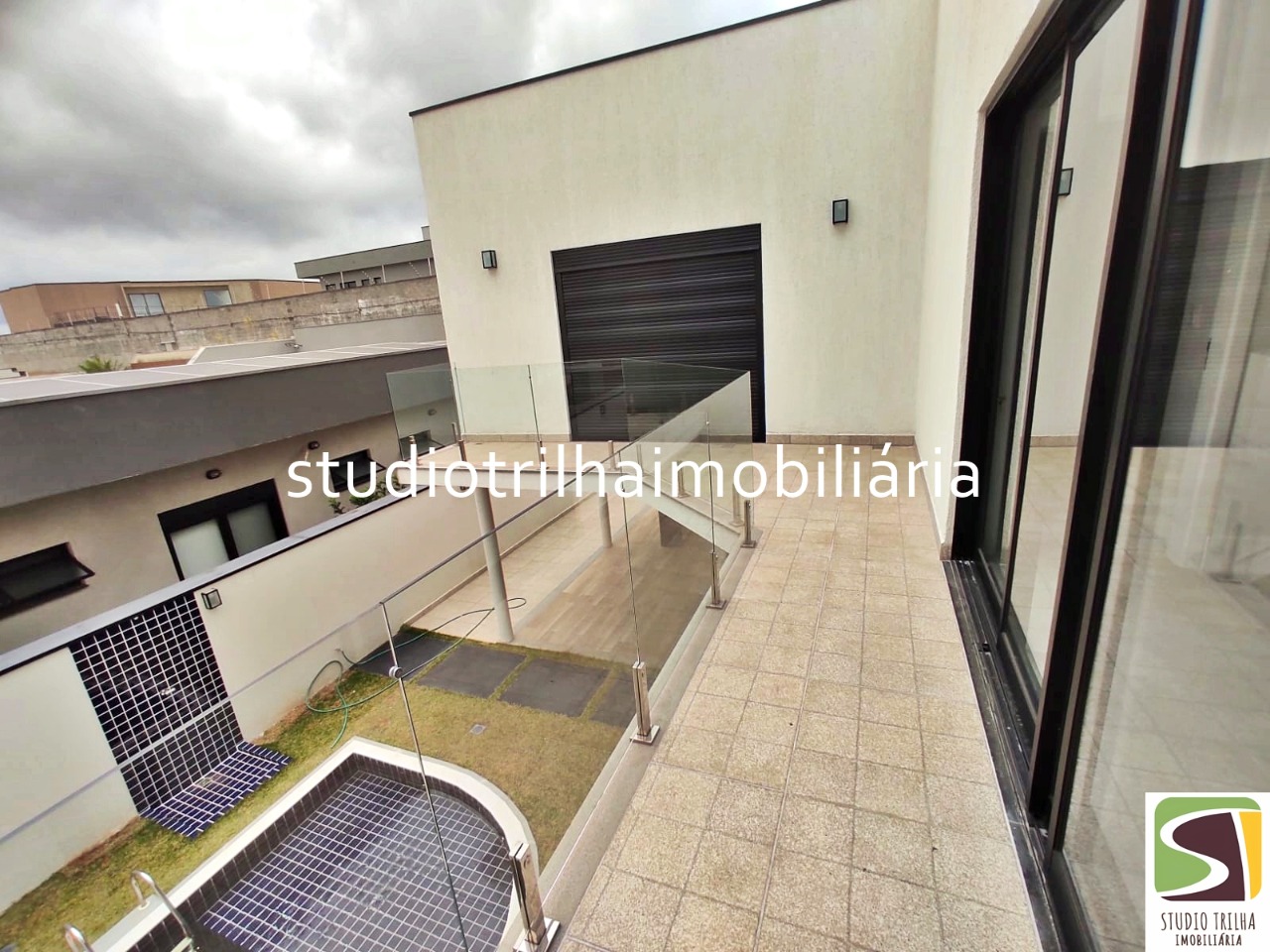 Lindo Sobrado no Condominio residencial Jaguary, 435m² com 4 Suítes sendo 1 Master e Varanda Gourmet