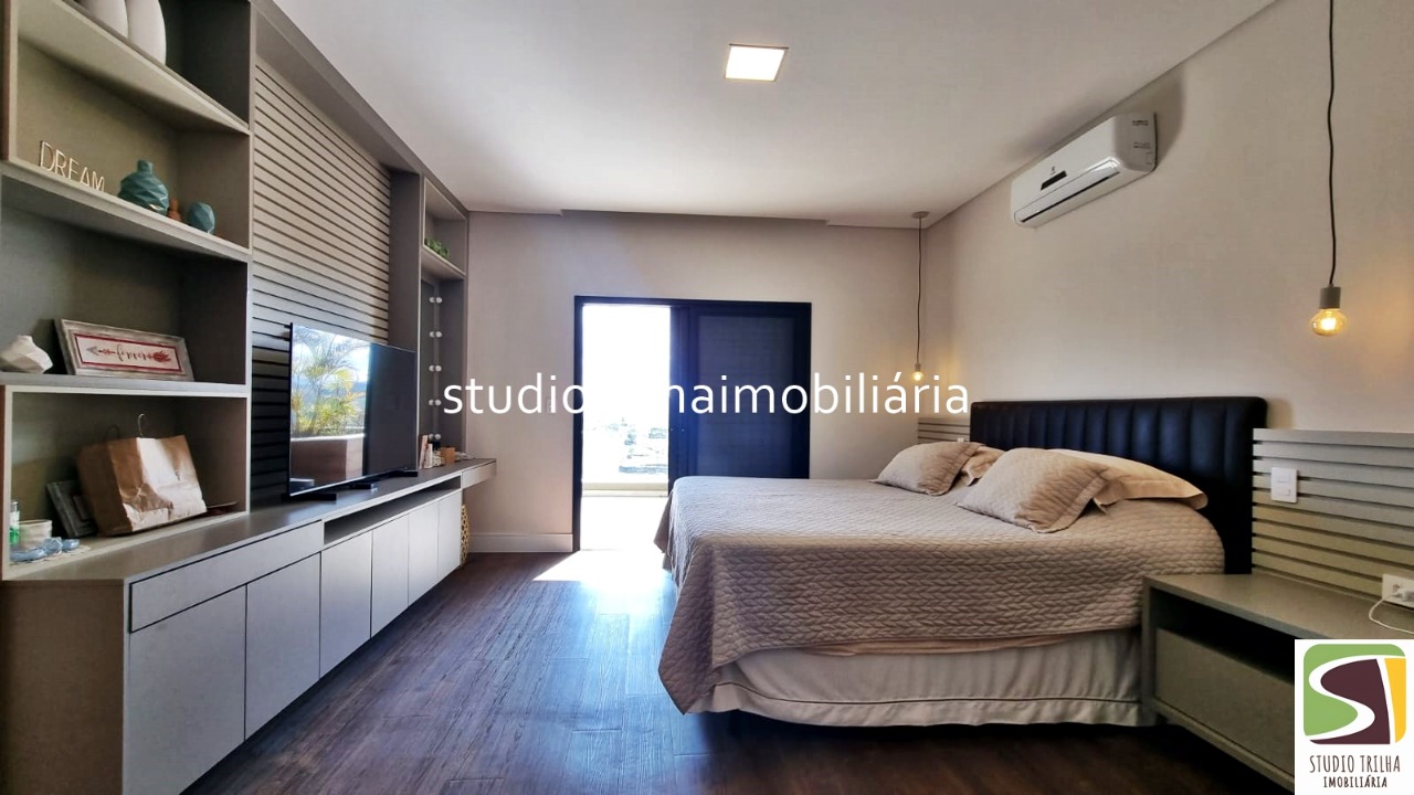 Excelente Sobrado, 400m², 4 Suítes com Cozinha Planejada e Piscina Privativa
