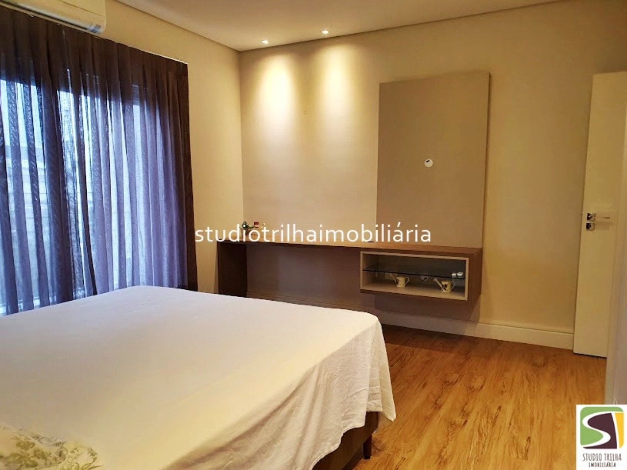 Excelente Mansão, 563m² com 4 Suítes amplas, Varanda Gourmet e Piscina em São José dos Campos - SP