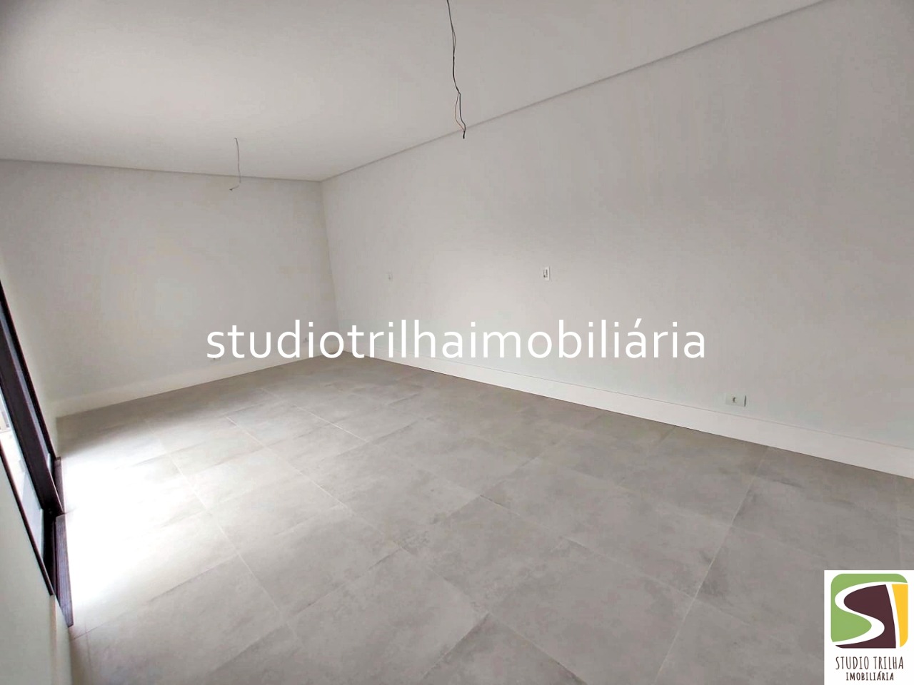Lindo Sobrado no Condominio residencial Jaguary, 435m² com 4 Suítes sendo 1 Master e Varanda Gourmet