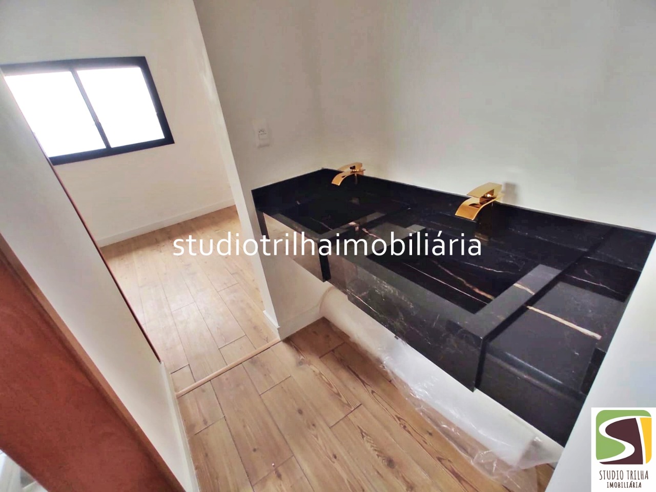 Excelente Sobrado, 355m² com 4 Suítes e Área Gourmet