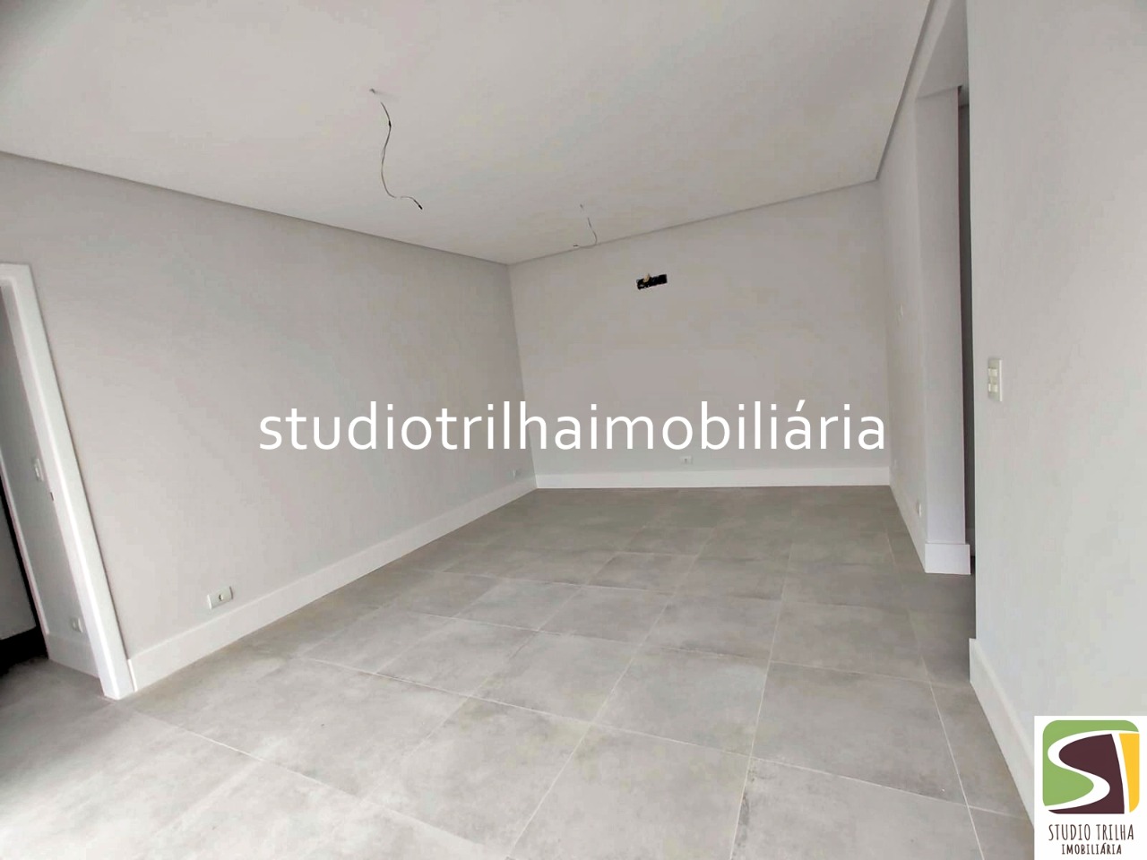 Lindo Sobrado no Condominio residencial Jaguary, 435m² com 4 Suítes sendo 1 Master e Varanda Gourmet
