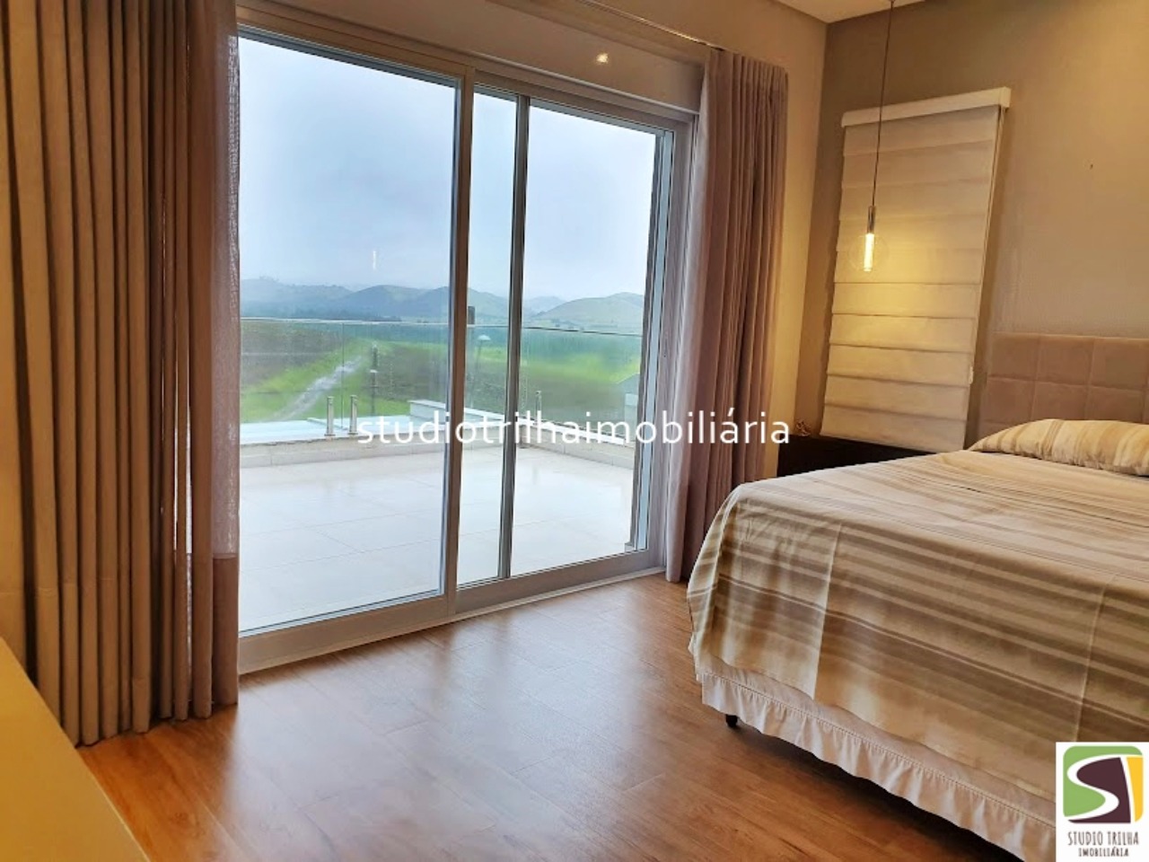 Excelente Mansão, 563m² com 4 Suítes amplas, Varanda Gourmet e Piscina em São José dos Campos - SP