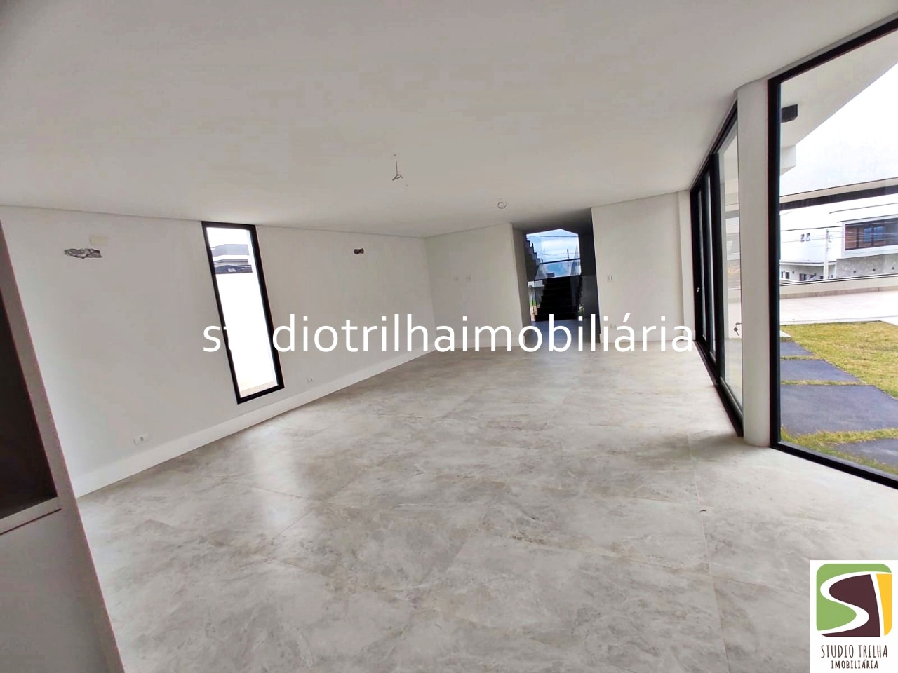Lindo Sobrado no Condominio residencial Jaguary, 435m² com 4 Suítes sendo 1 Master e Varanda Gourmet