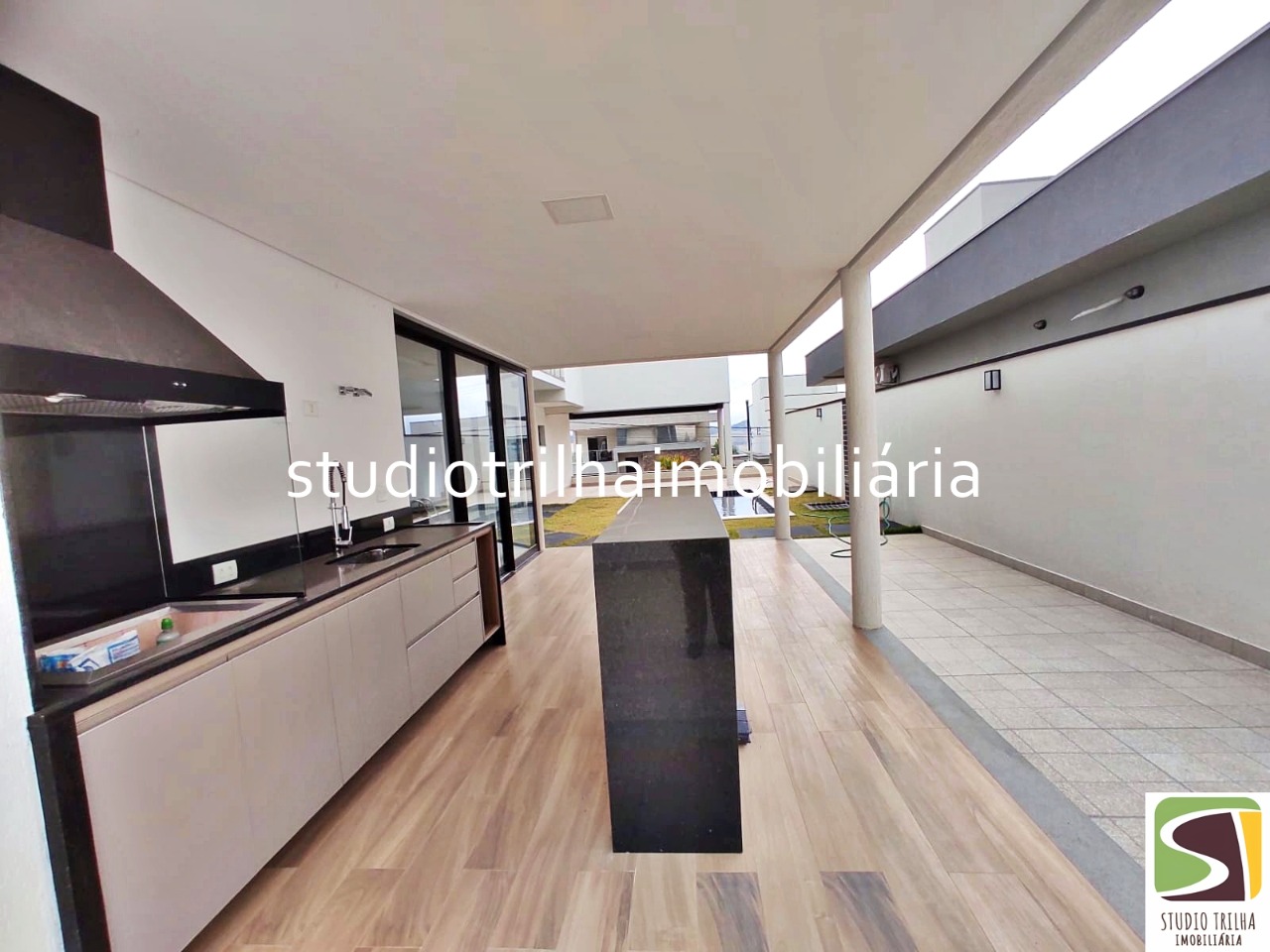 Lindo Sobrado no Condominio residencial Jaguary, 435m² com 4 Suítes sendo 1 Master e Varanda Gourmet