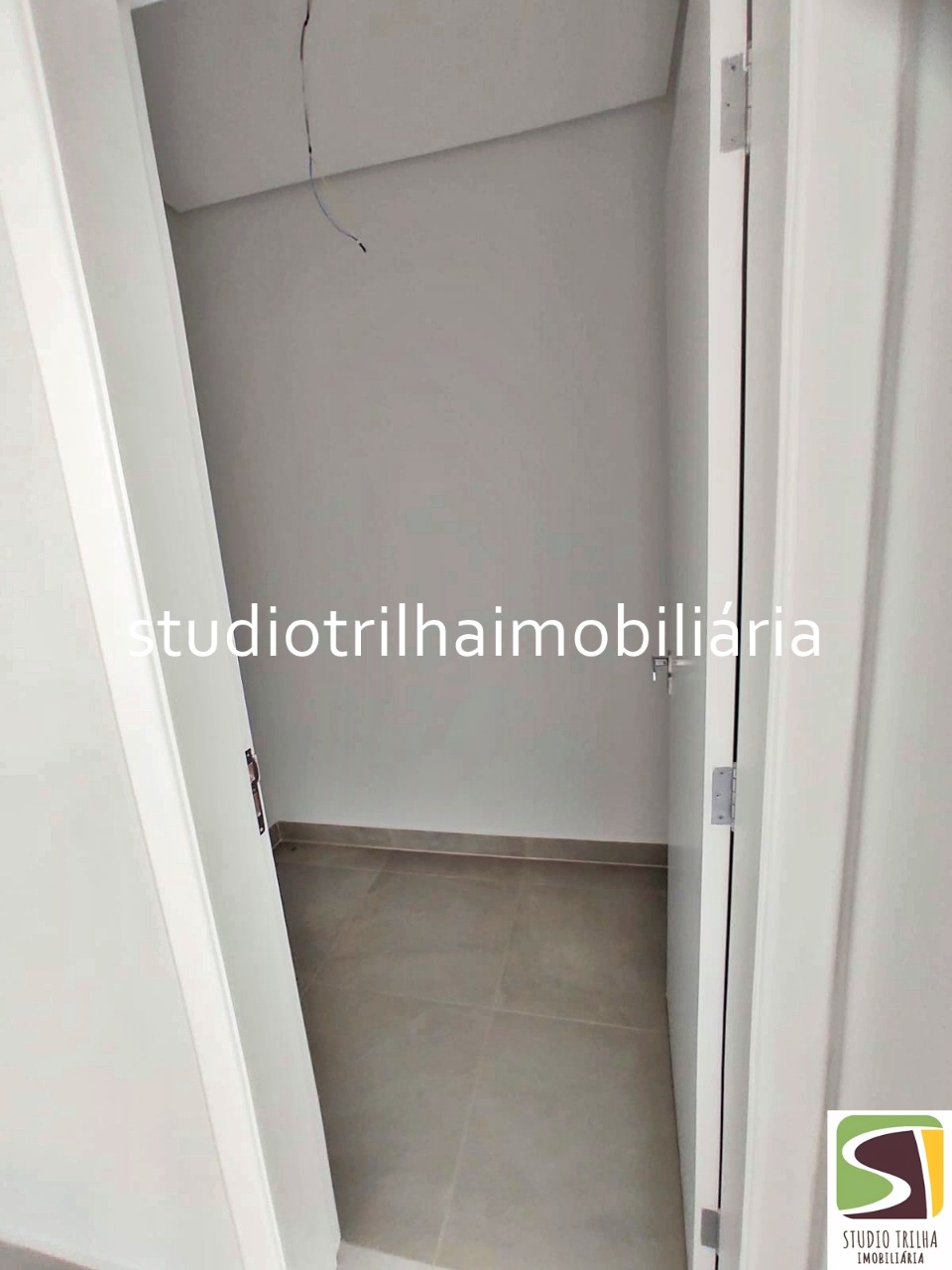 Lindo Sobrado no Condominio residencial Jaguary, 435m² com 4 Suítes sendo 1 Master e Varanda Gourmet