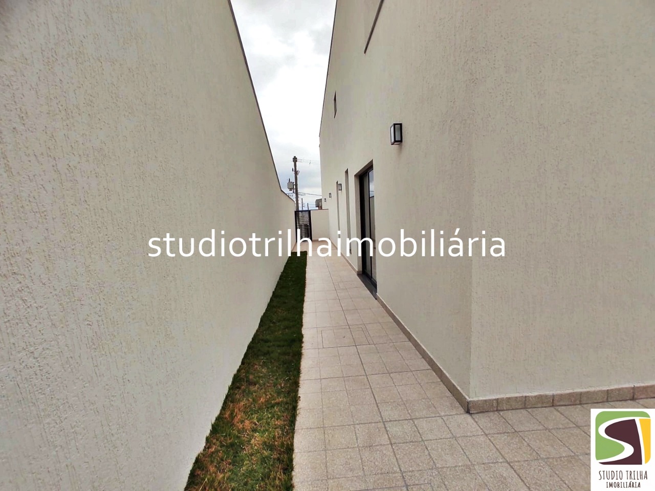 Lindo Sobrado no Condominio residencial Jaguary, 435m² com 4 Suítes sendo 1 Master e Varanda Gourmet