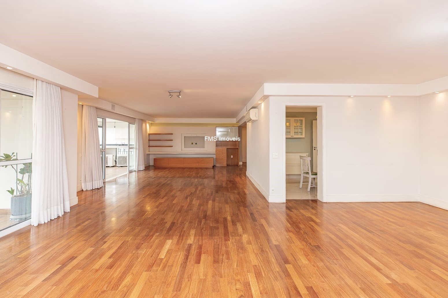 Apartamento, 3 quartos, 290 m² - Foto 2