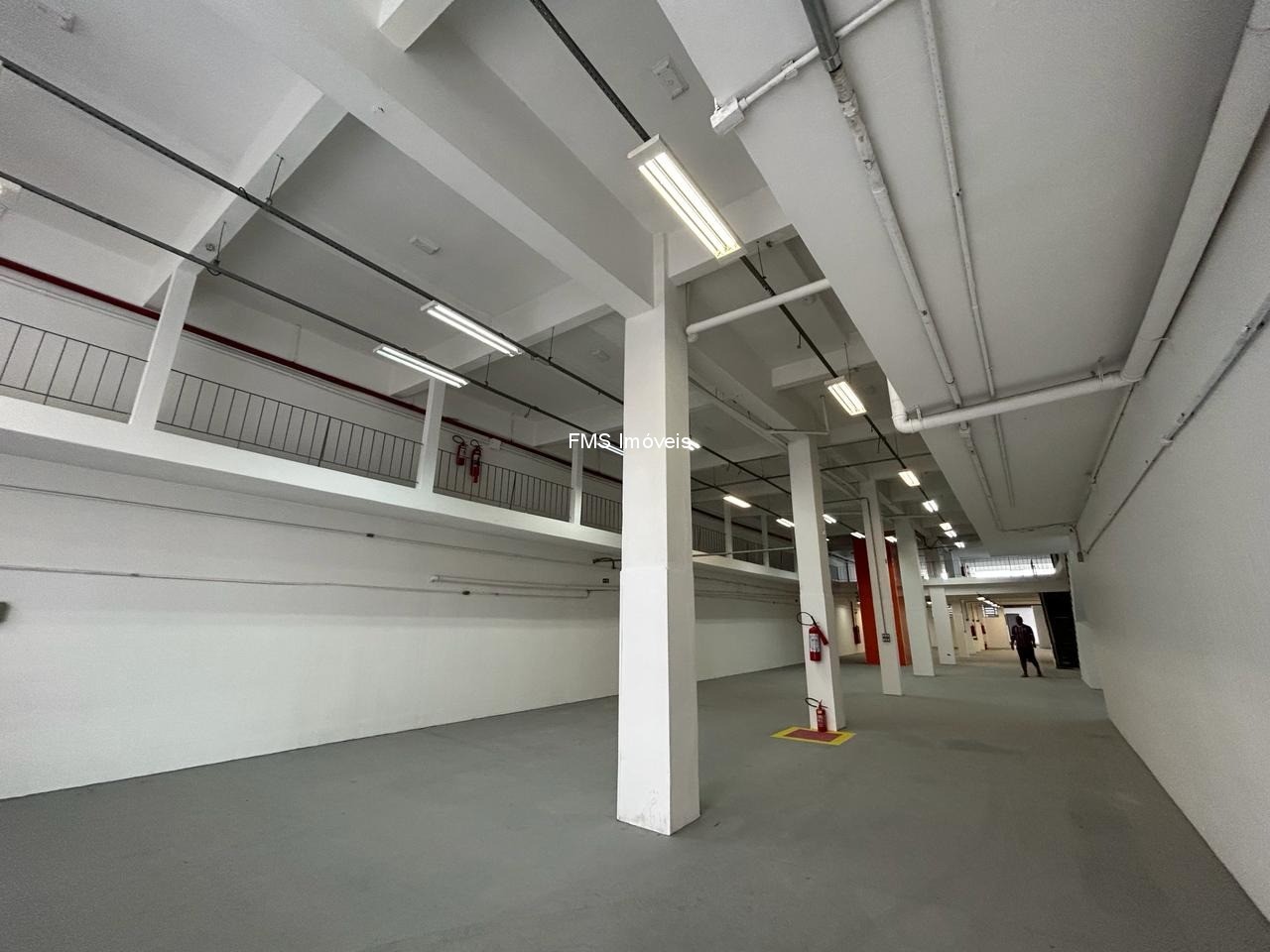 Loja-Salão, 1300 m² - Foto 1