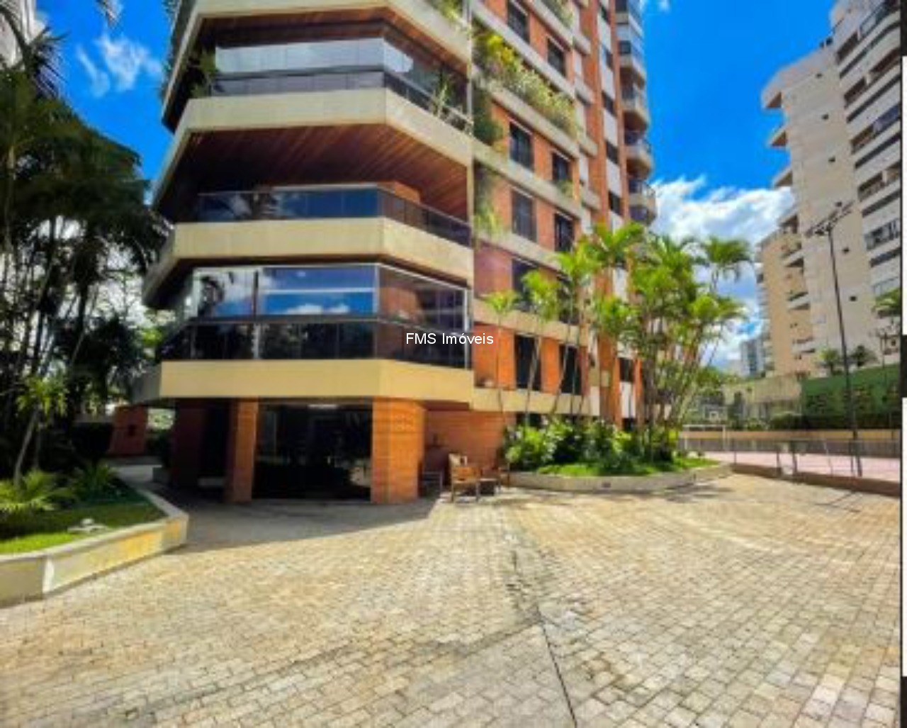 Apartamento, 3 quartos, 276 m² - Foto 1