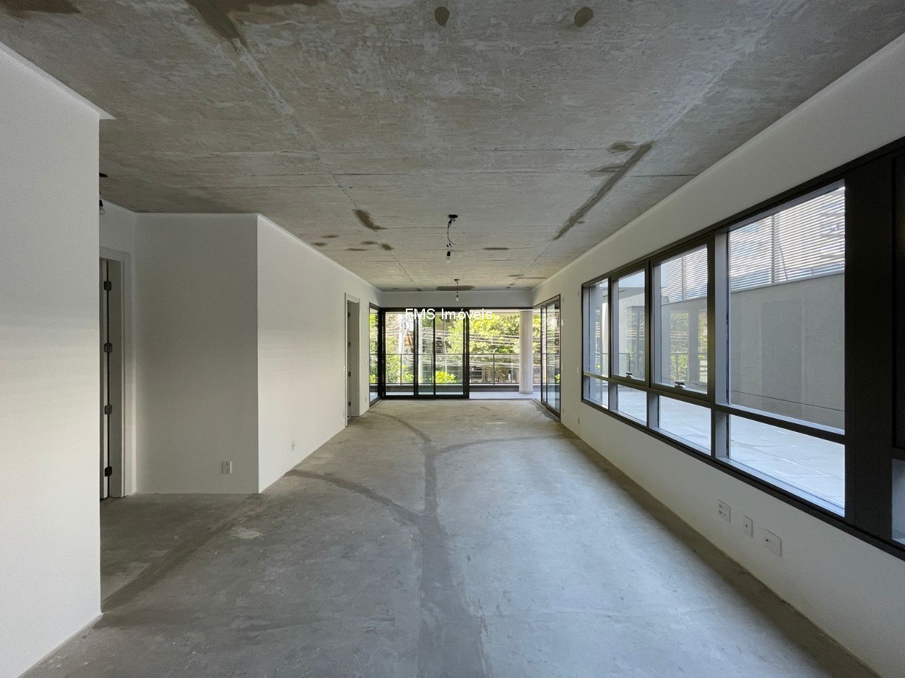 Apartamento, 3 quartos, 216 m² - Foto 1