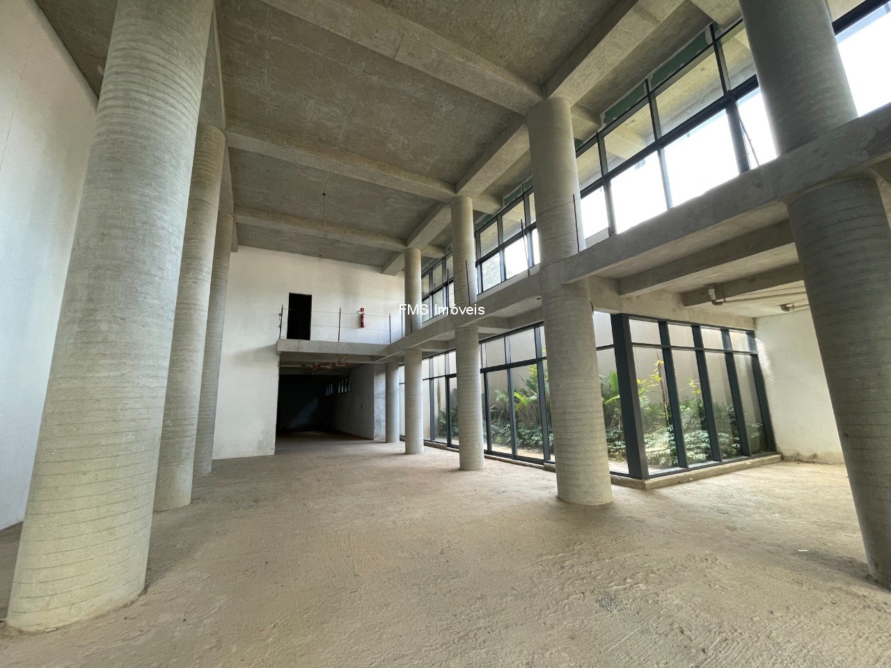 Loja-Salão, 897 m² - Foto 1