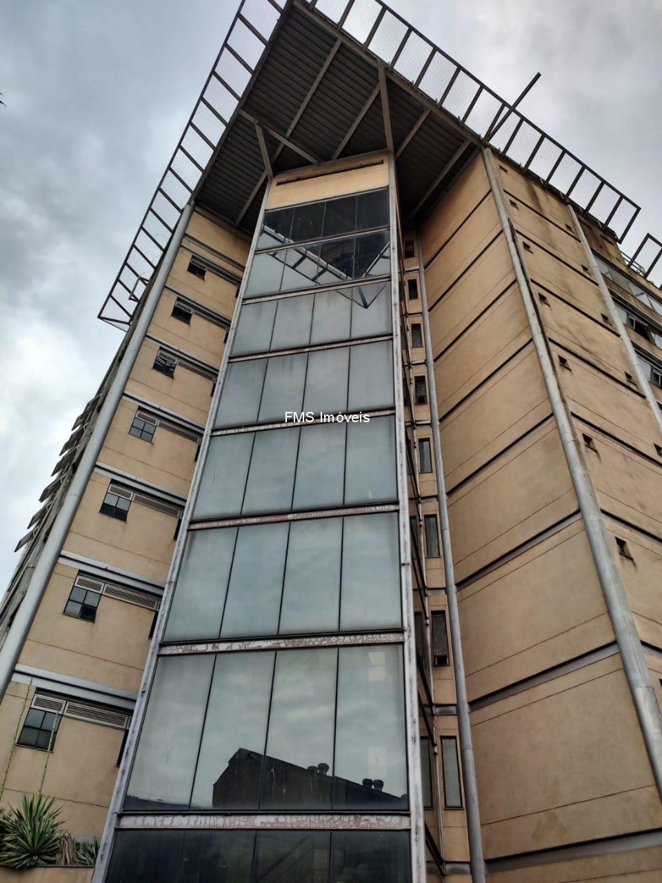 Prédio Inteiro - Foto 1