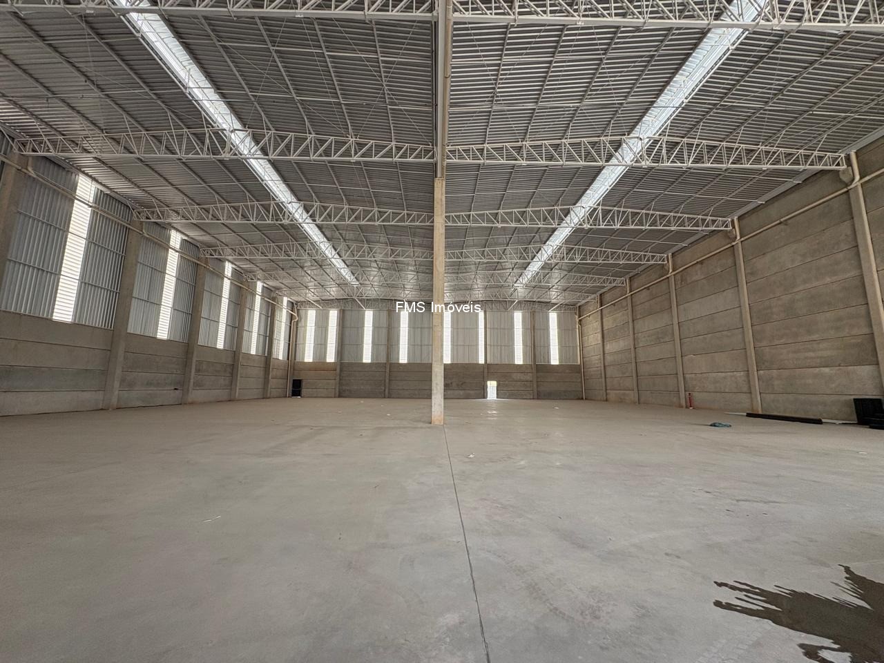 Depósito-Galpão, 1050 m² - Foto 1