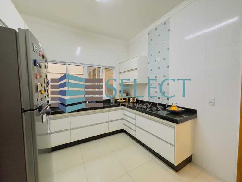 Casa com 3 quartos para aluguel, 200m² — foto 5 de 15
