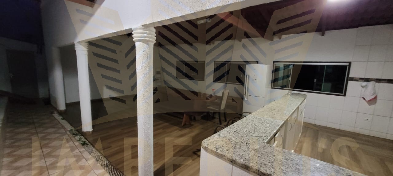 Casa espaçosa, com 3 quartos, sendo duas suítes-sao francisc
