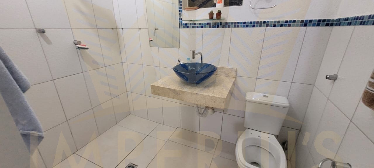 Casa espaçosa, com 3 quartos, sendo duas suítes-SAO FRANCISCO DE GOIAS