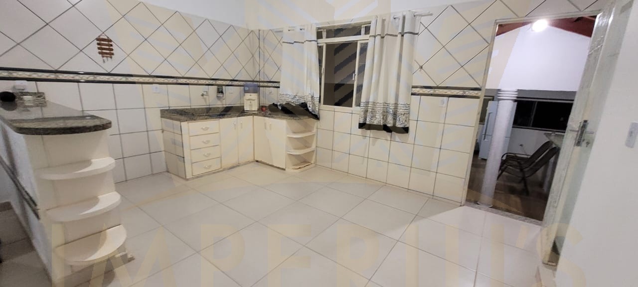 Casa espaçosa, com 3 quartos, sendo duas suítes-sao francisc