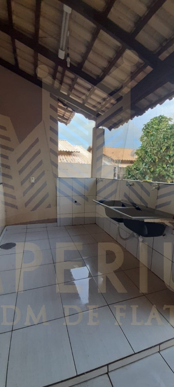 Setor Caldas do Oeste! Com 03 dormitórios espaçosos, sala aconchegante, cozinha repleta de armários, área de serviço, garagem para 2 carros
