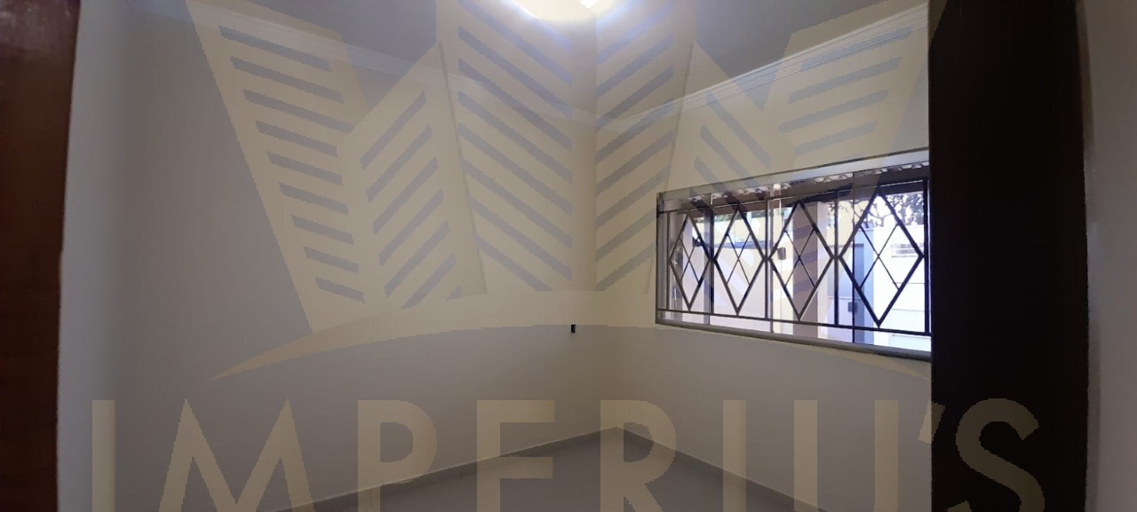Setor Caldas do Oeste! Com 03 dormitórios espaçosos, sala aconchegante, cozinha repleta de armários, área de serviço, garagem para 2 carros