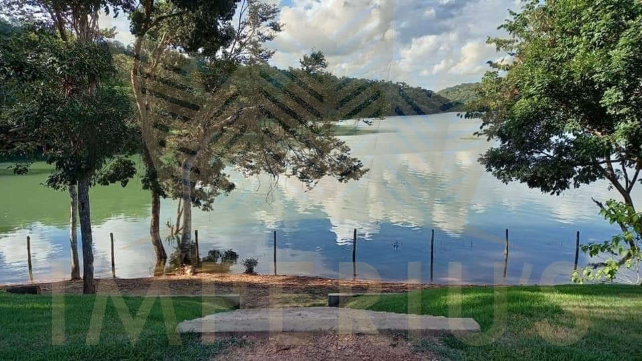 Chácara na beira do lago corumbá, a apenas 15km da cidade de