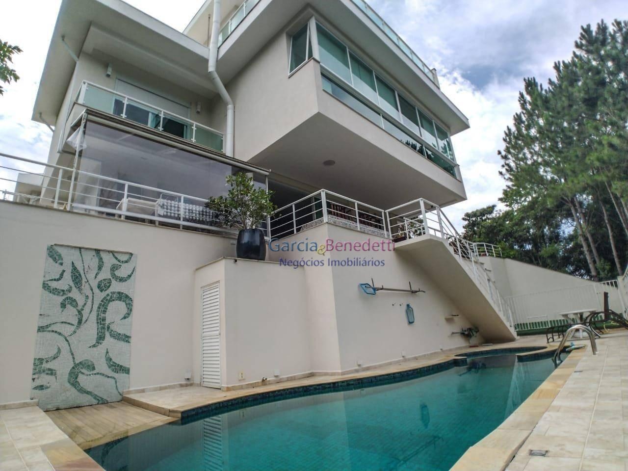 Casa de luxo em condomínio: 5 quartos, 5 suítes, 3 salas, 6 
