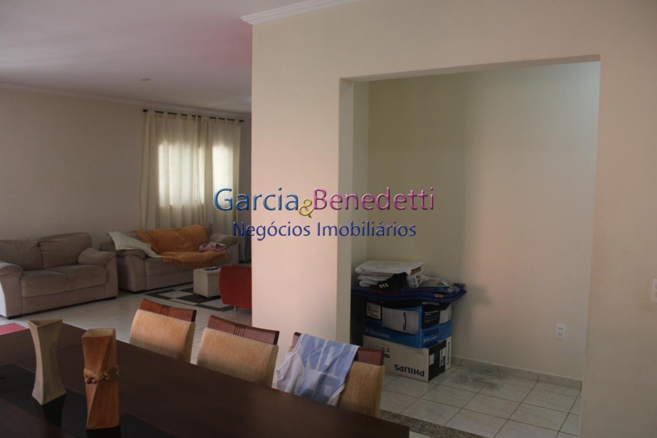 Chácara à venda em Jundiaí-SP, bairro Santa Clara: 4 quartos, 2 suítes, 2 salas, 5 banheiros, 11 vagas, 500m² de área.