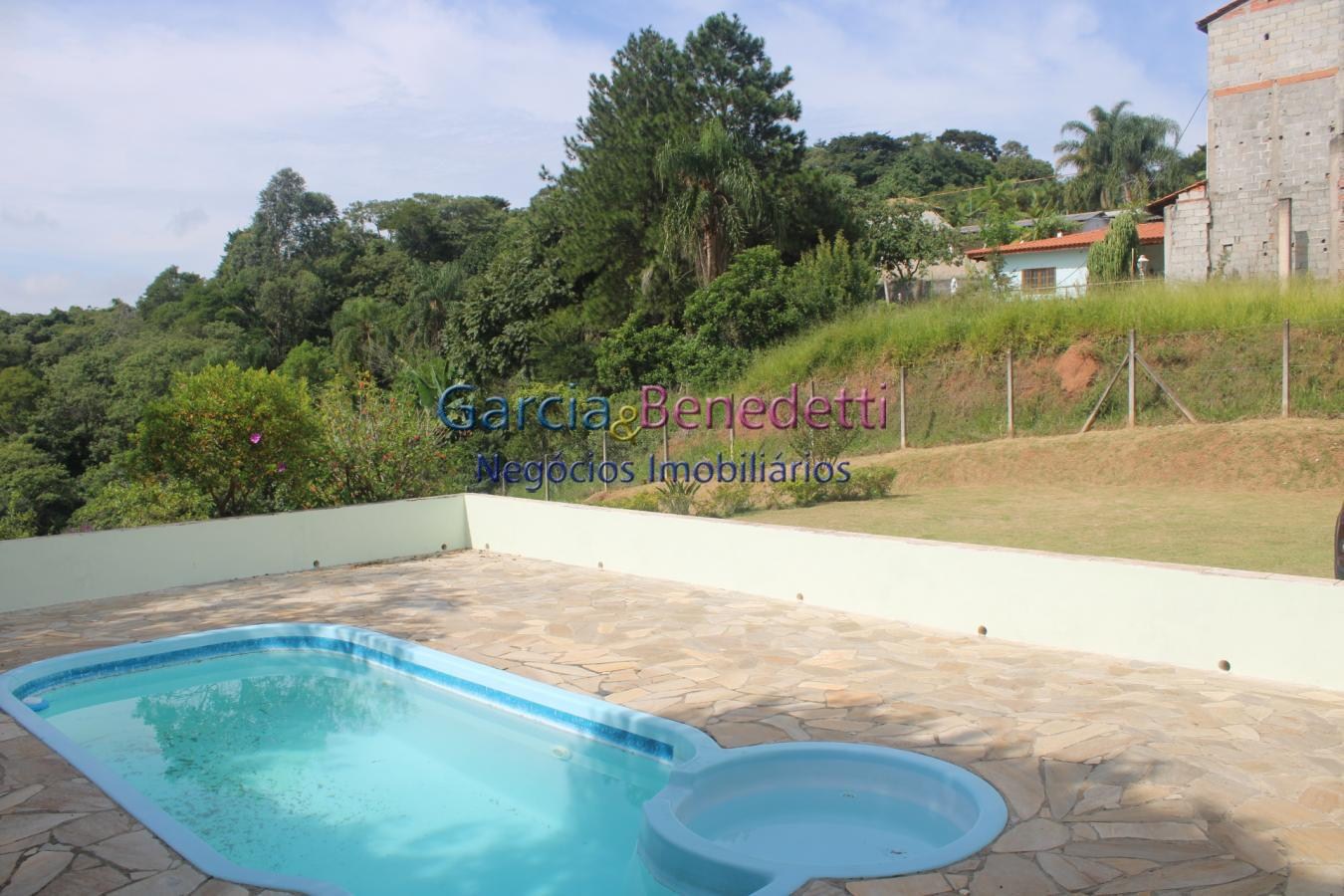 Chácara à venda em Jundiaí-SP, bairro Santa Clara: 4 quartos, 2 suítes, 2 salas, 5 banheiros, 11 vagas, 500m² de área.
