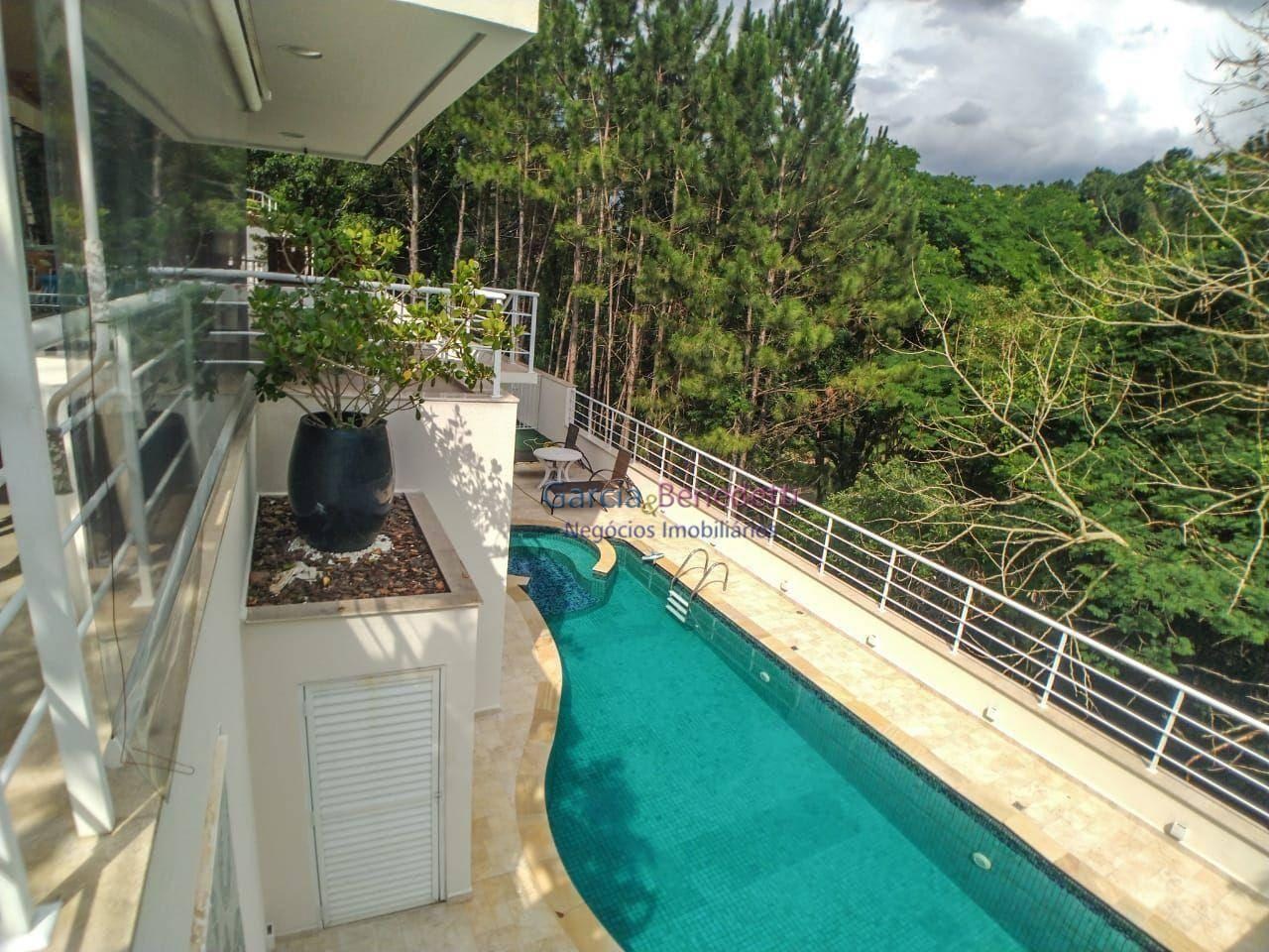 Casa de luxo em condomínio: 5 quartos, 5 suítes, 3 salas, 6 
