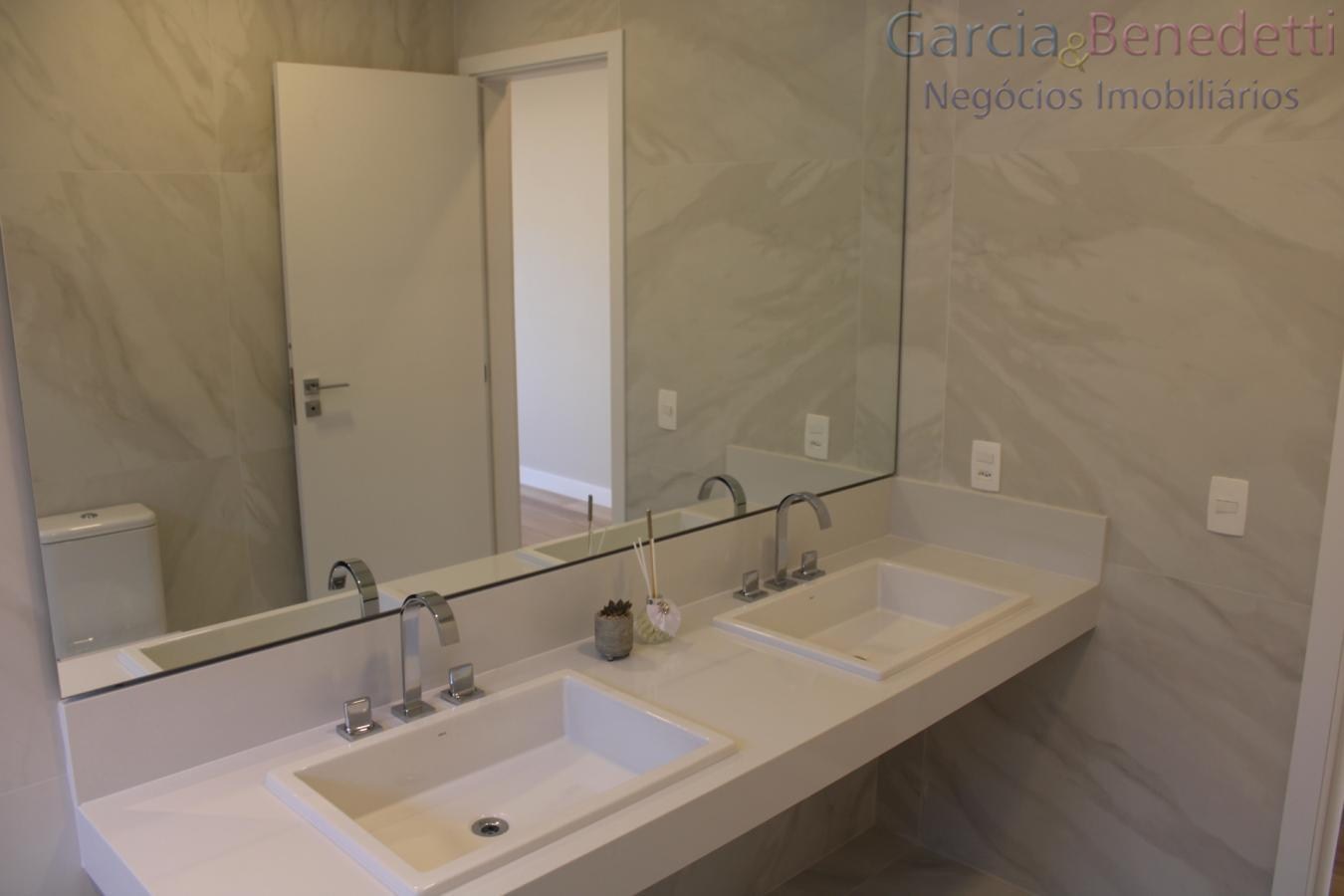 Impecável casa de luxo em condomínio em Jundiaí-SP, bairro Medeiros: 4 quartos, 4 suítes, 3 salas, 5 banheiros, 4 vagas, 325m²!