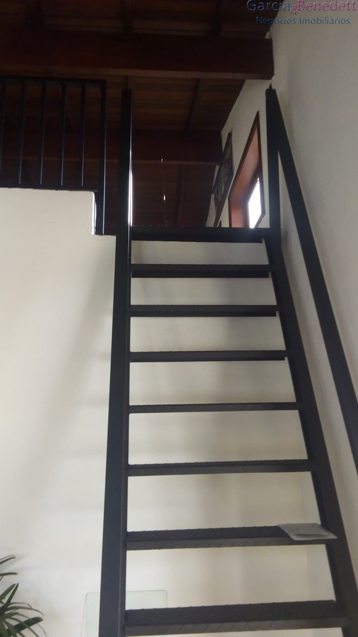 Casa à venda em Jundiaí-SP, bairro Traviú: 3 quartos, 2 suítes, 2 salas, 3 banheiros, 6 vagas - 211m² de área.