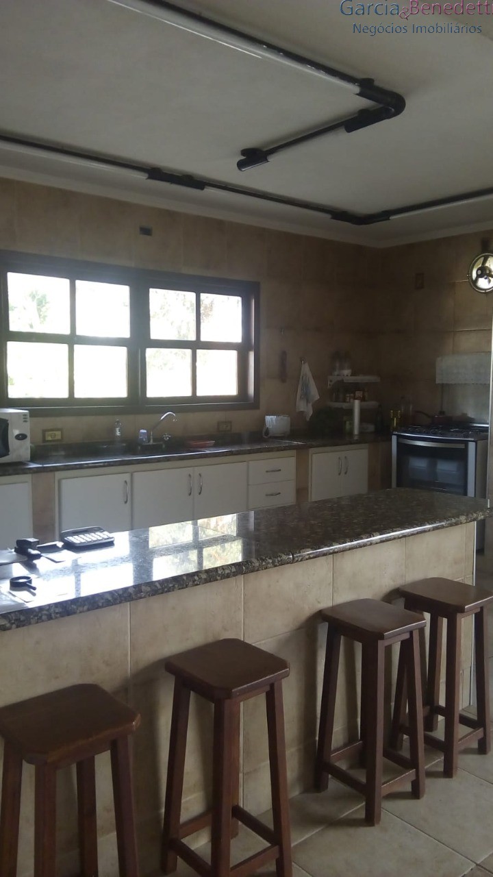 Casa à venda em Jundiaí-SP, bairro Traviú: 3 quartos, 2 suítes, 2 salas, 3 banheiros, 6 vagas - 211m² de área.