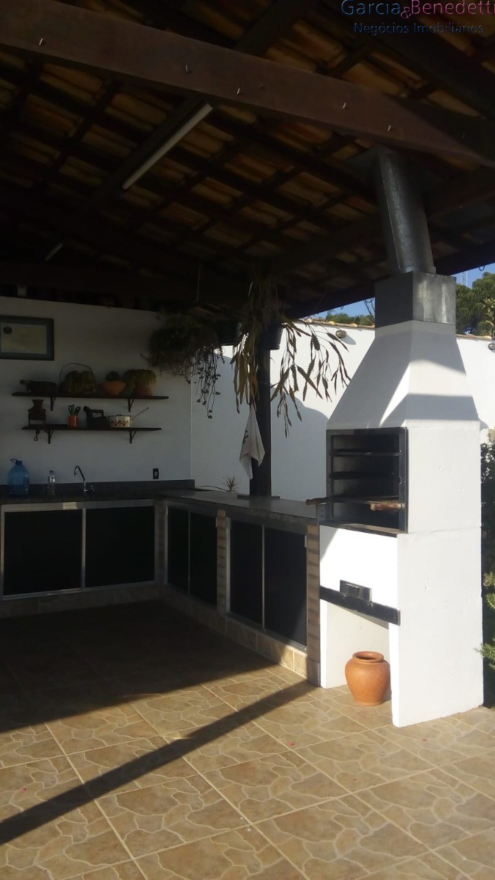Casa à venda em Jundiaí-SP, bairro Traviú: 3 quartos, 2 suítes, 2 salas, 3 banheiros, 6 vagas - 211m² de área.