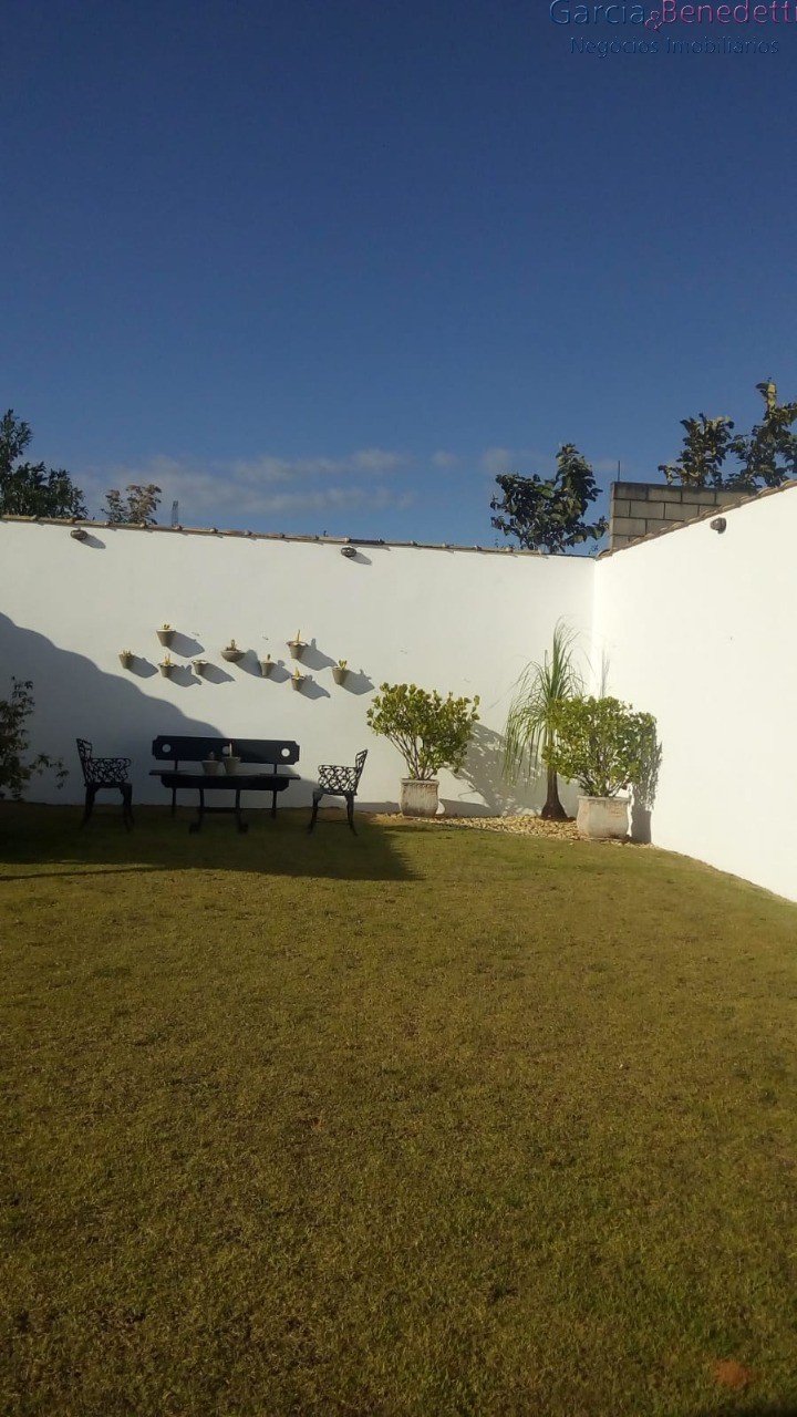 Casa à venda em Jundiaí-SP, bairro Traviú: 3 quartos, 2 suítes, 2 salas, 3 banheiros, 6 vagas - 211m² de área.