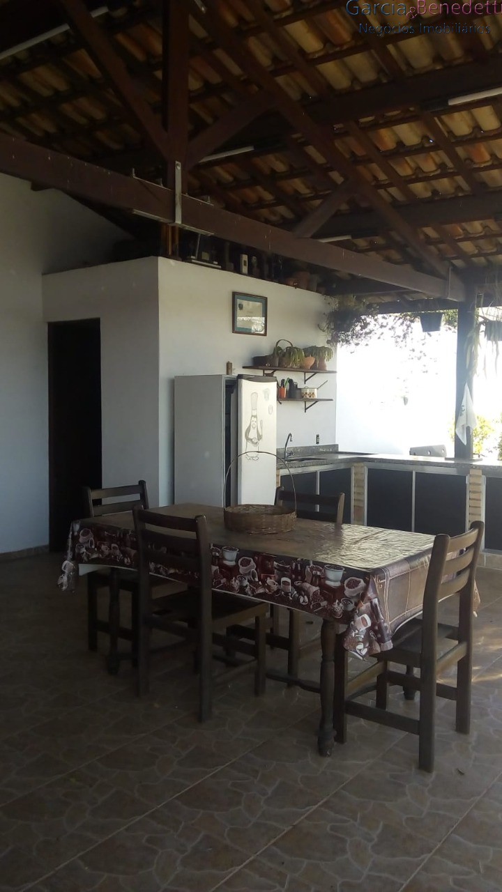 Casa à venda em Jundiaí-SP, bairro Traviú: 3 quartos, 2 suítes, 2 salas, 3 banheiros, 6 vagas - 211m² de área.