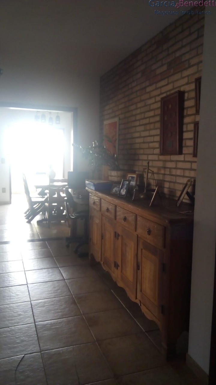 Casa à venda em Jundiaí-SP, bairro Traviú: 3 quartos, 2 suítes, 2 salas, 3 banheiros, 6 vagas - 211m² de área.