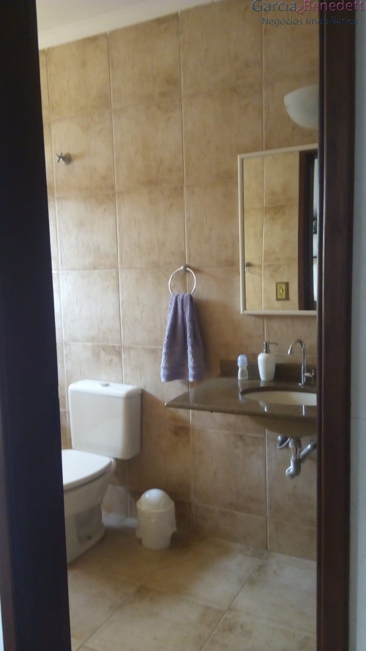 Casa à venda em Jundiaí-SP, bairro Traviú: 3 quartos, 2 suítes, 2 salas, 3 banheiros, 6 vagas - 211m² de área.