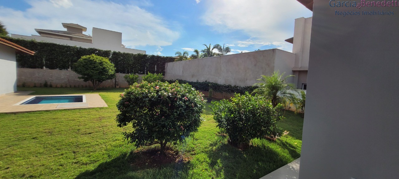 Linda casa térrea em condomínio de alto padrão - residencial