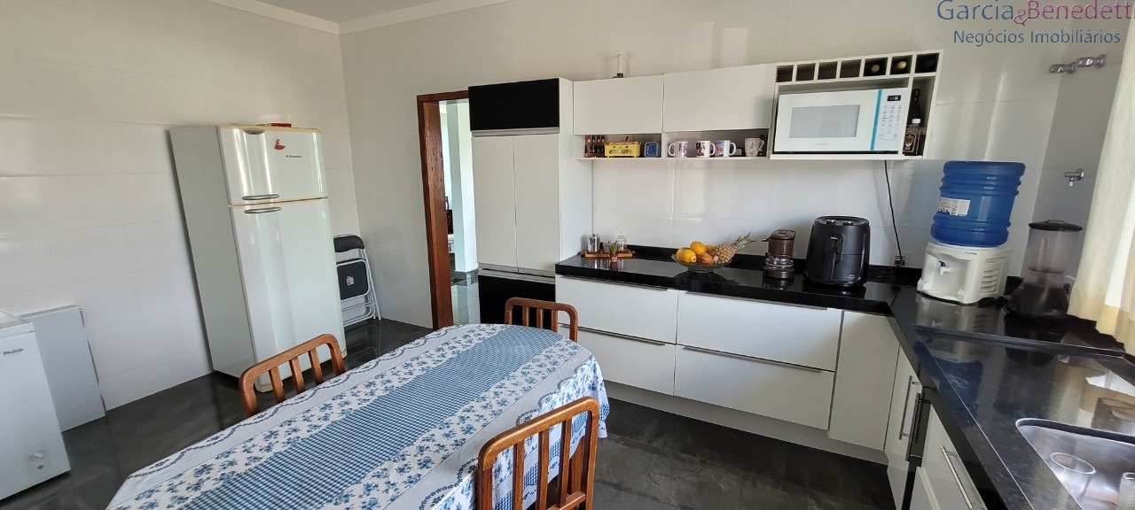 Linda casa térrea em condomínio de alto padrão - residencial