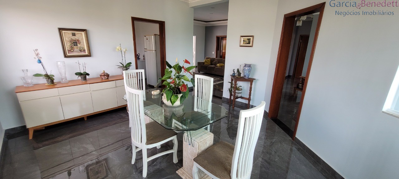 Linda casa térrea em condomínio de alto padrão - residencial