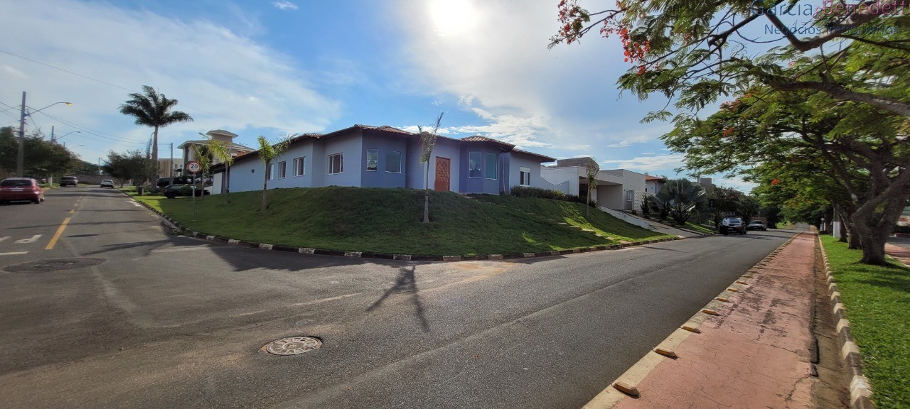 Linda casa térrea em condomínio de alto padrão - residencial