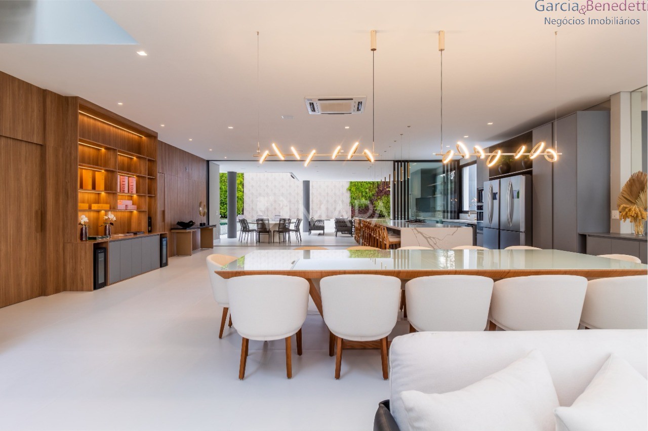 Linda Casa em Condomínio de Altíssimo Padrão - Tamboré Residencial III - Santa de Parnaíba - SP