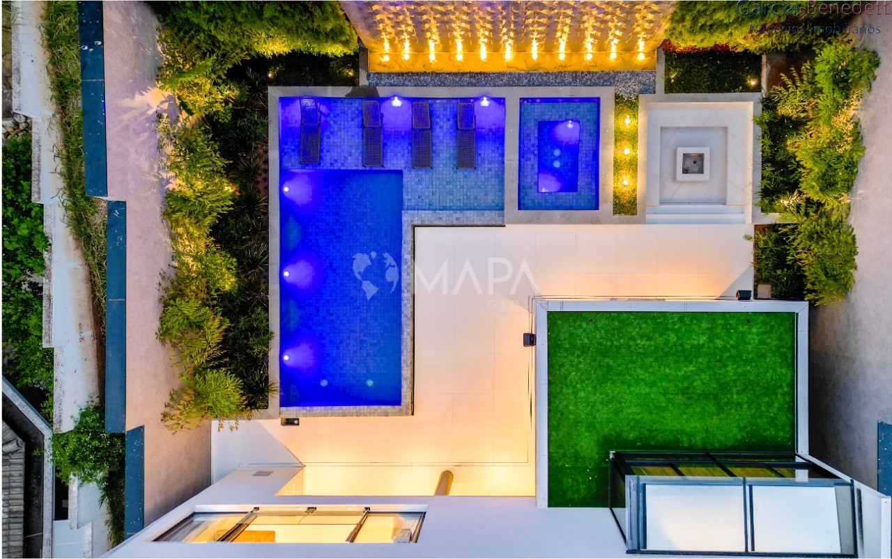 Linda Casa em Condomínio de Altíssimo Padrão - Tamboré Residencial III - Santa de Parnaíba - SP