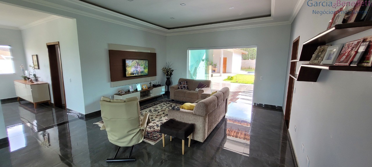 Linda casa térrea em condomínio de alto padrão - residencial