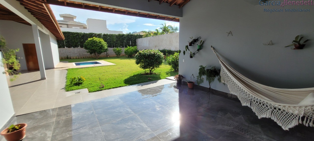 Linda casa térrea em condomínio de alto padrão - residencial
