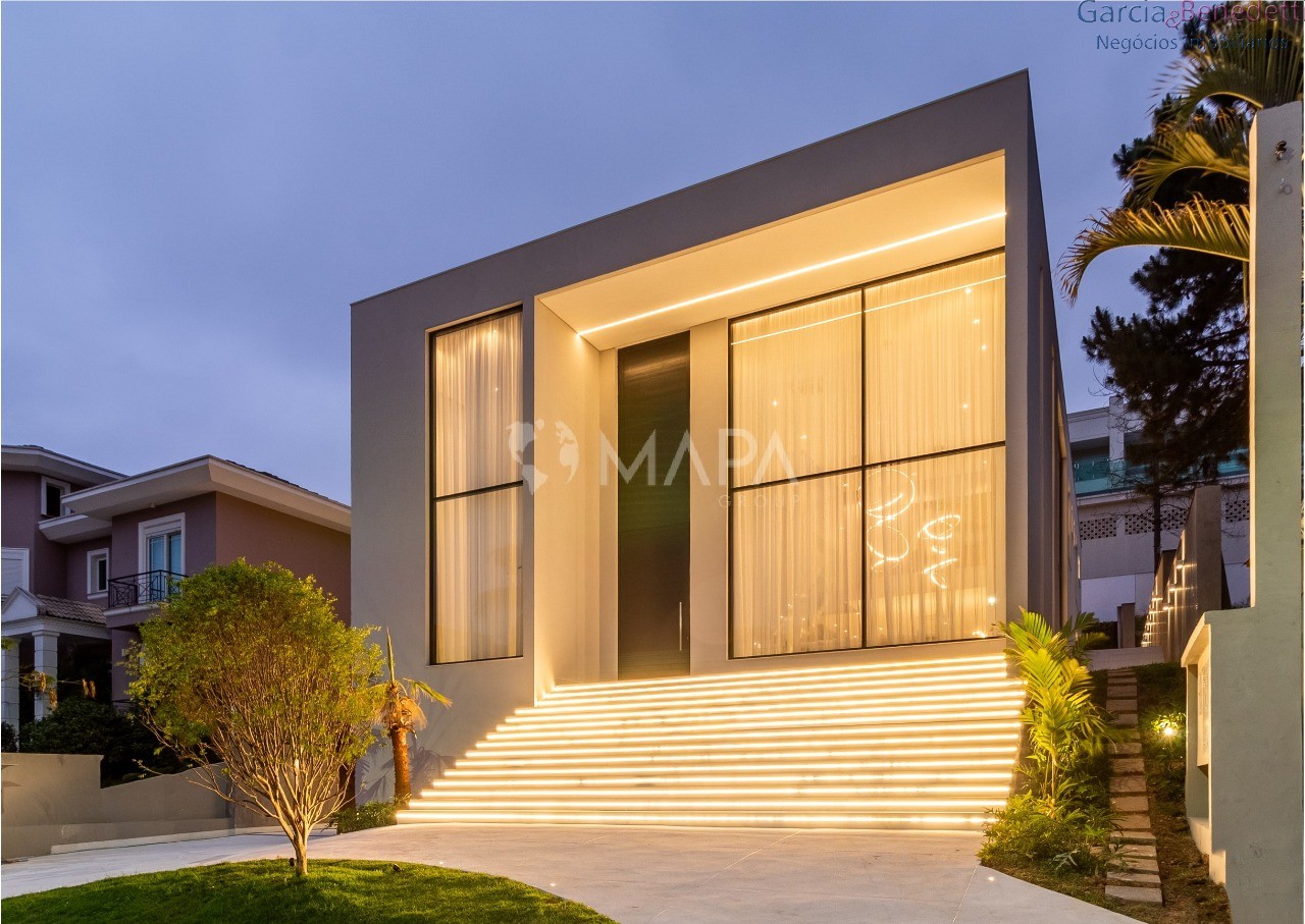 Linda Casa em Condomínio de Altíssimo Padrão - Tamboré Residencial III - Santa de Parnaíba - SP