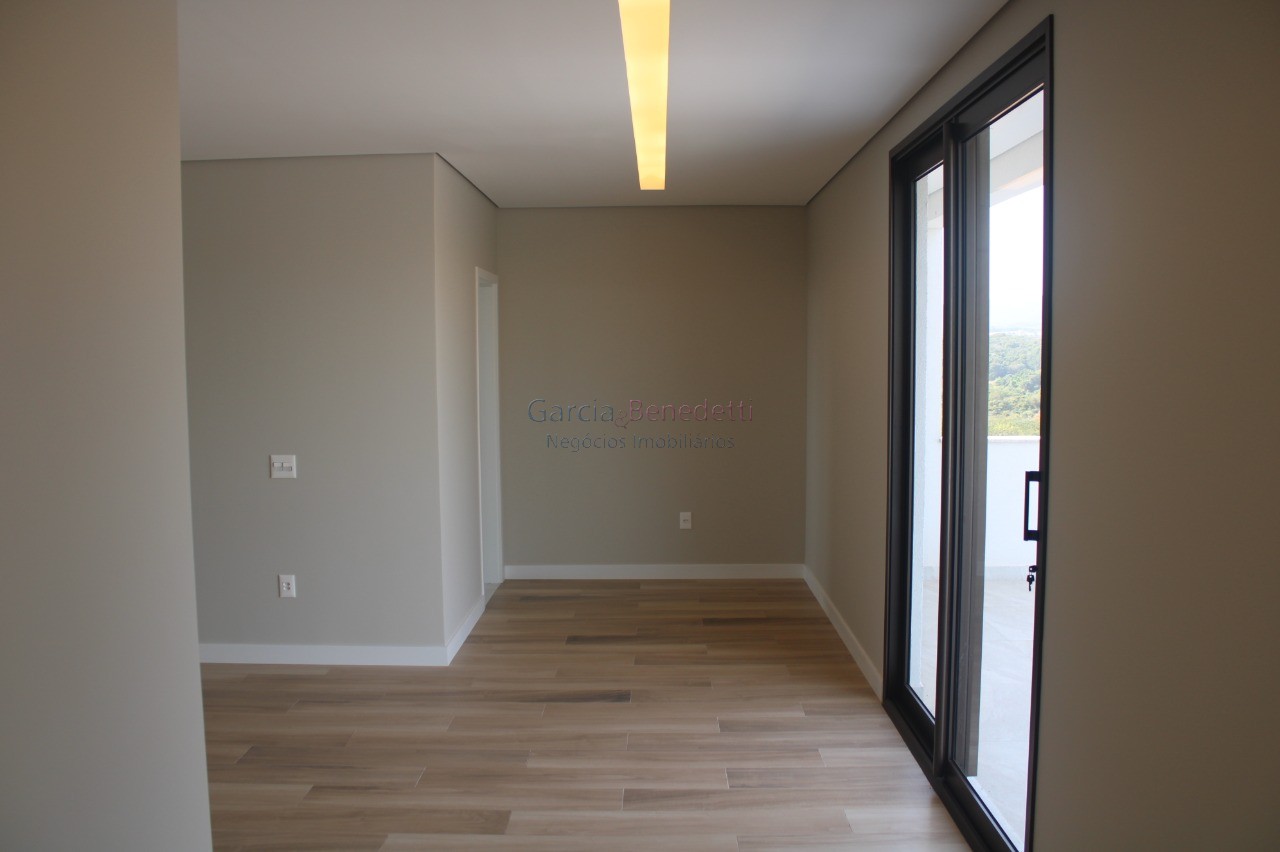 Casa de luxo em condomínio, 4 quartos e 4 suítes no bairro m