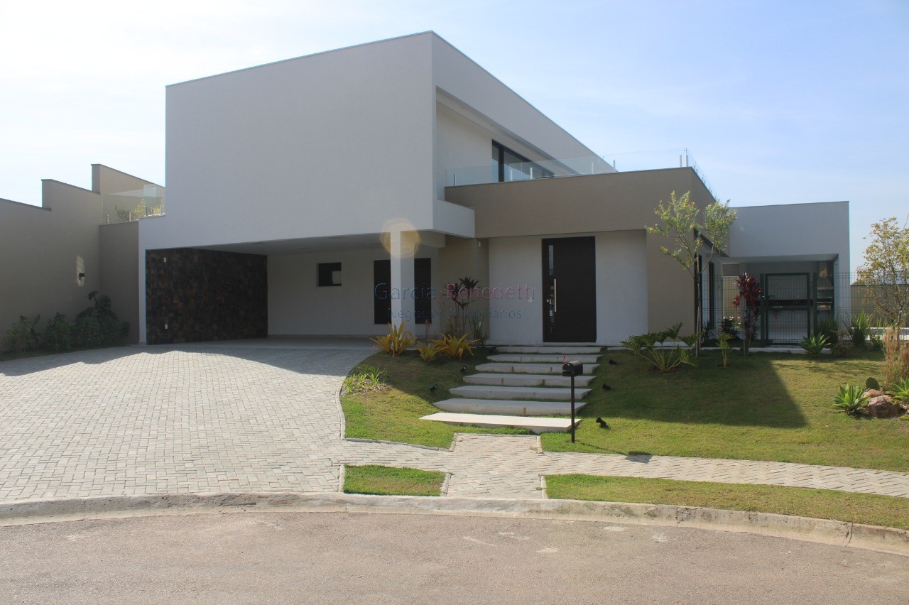 Casa de luxo em condomínio, 4 quartos e 4 suítes no bairro m